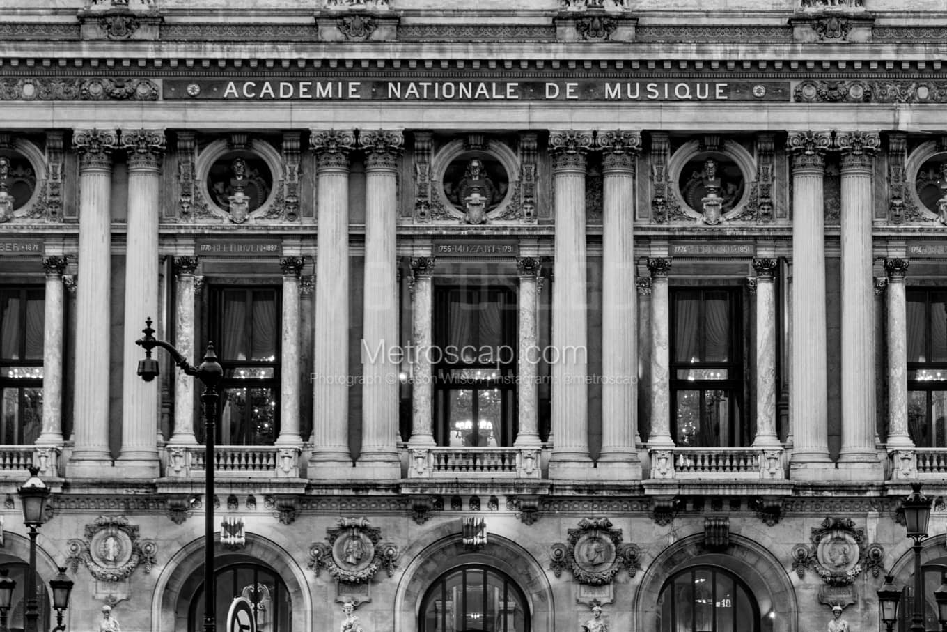 Black & White Paris Architecture Pictures