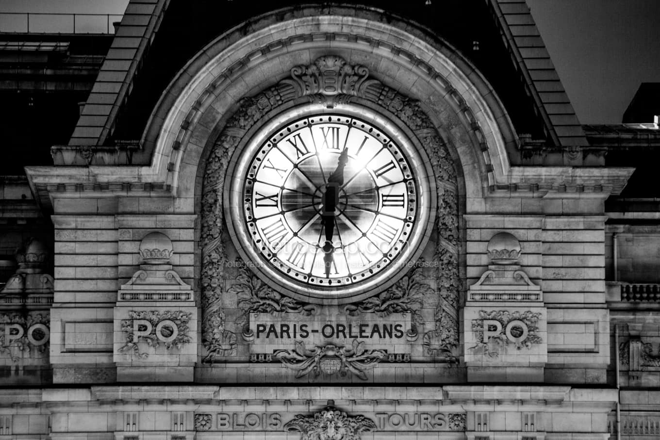 Black & White Paris Architecture Pictures