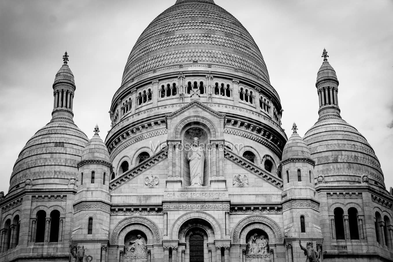 Black & White Paris Architecture Pictures