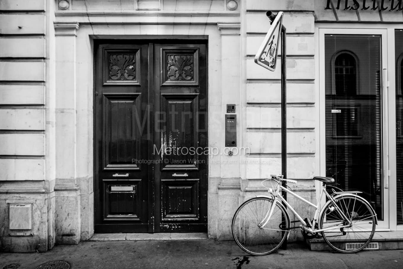 Black & White Paris Architecture Pictures