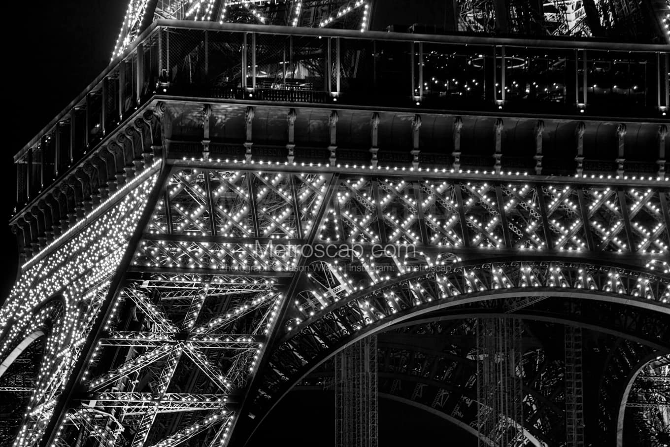 Black & White Paris Architecture Pictures