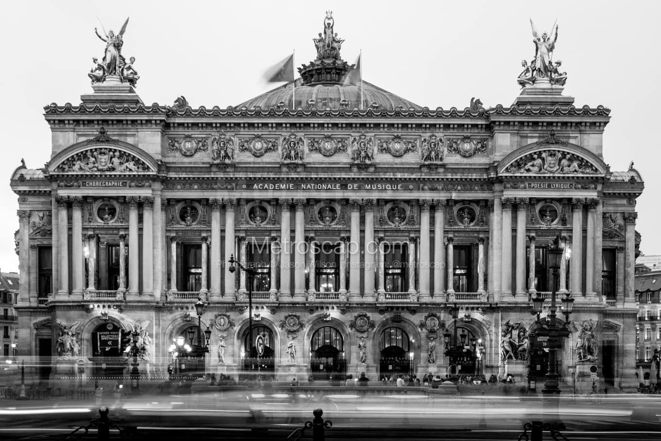 Black & White Paris Architecture Pictures