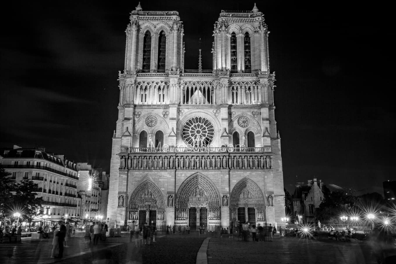 Black & White Paris Architecture Pictures