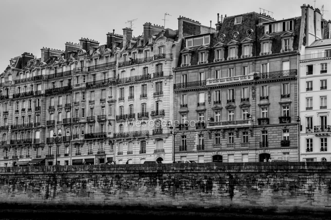 Black & White Paris Architecture Pictures