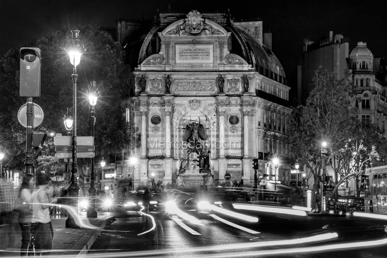 Black & White Paris Architecture Pictures