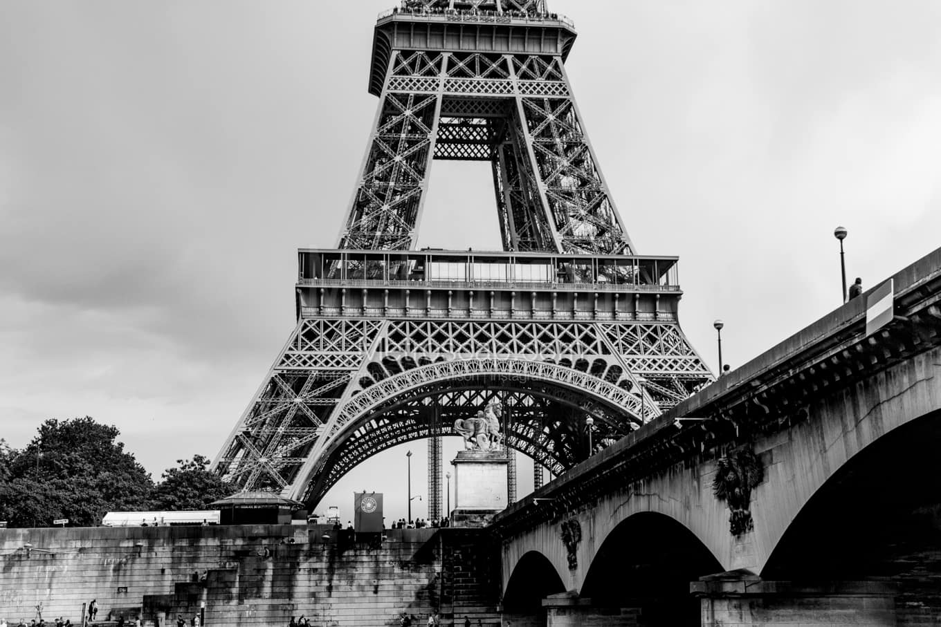 Black & White Paris Architecture Pictures