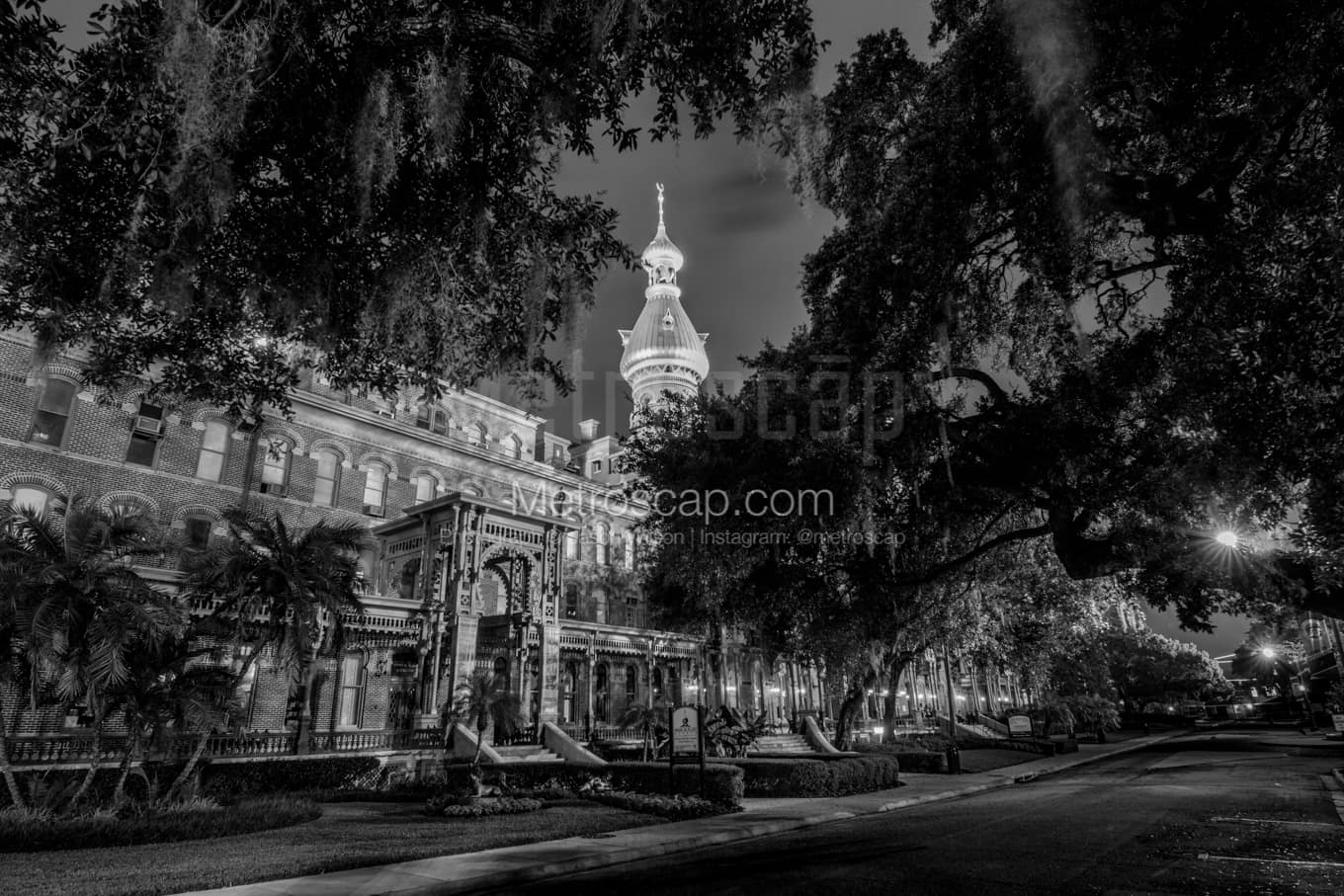 Black & White Tampa Architecture Pictures